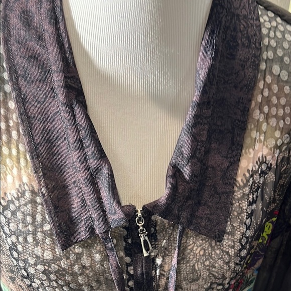 Black Floral Long Zip Front Top John Mark Large. WT247 - Picture 11 of 12